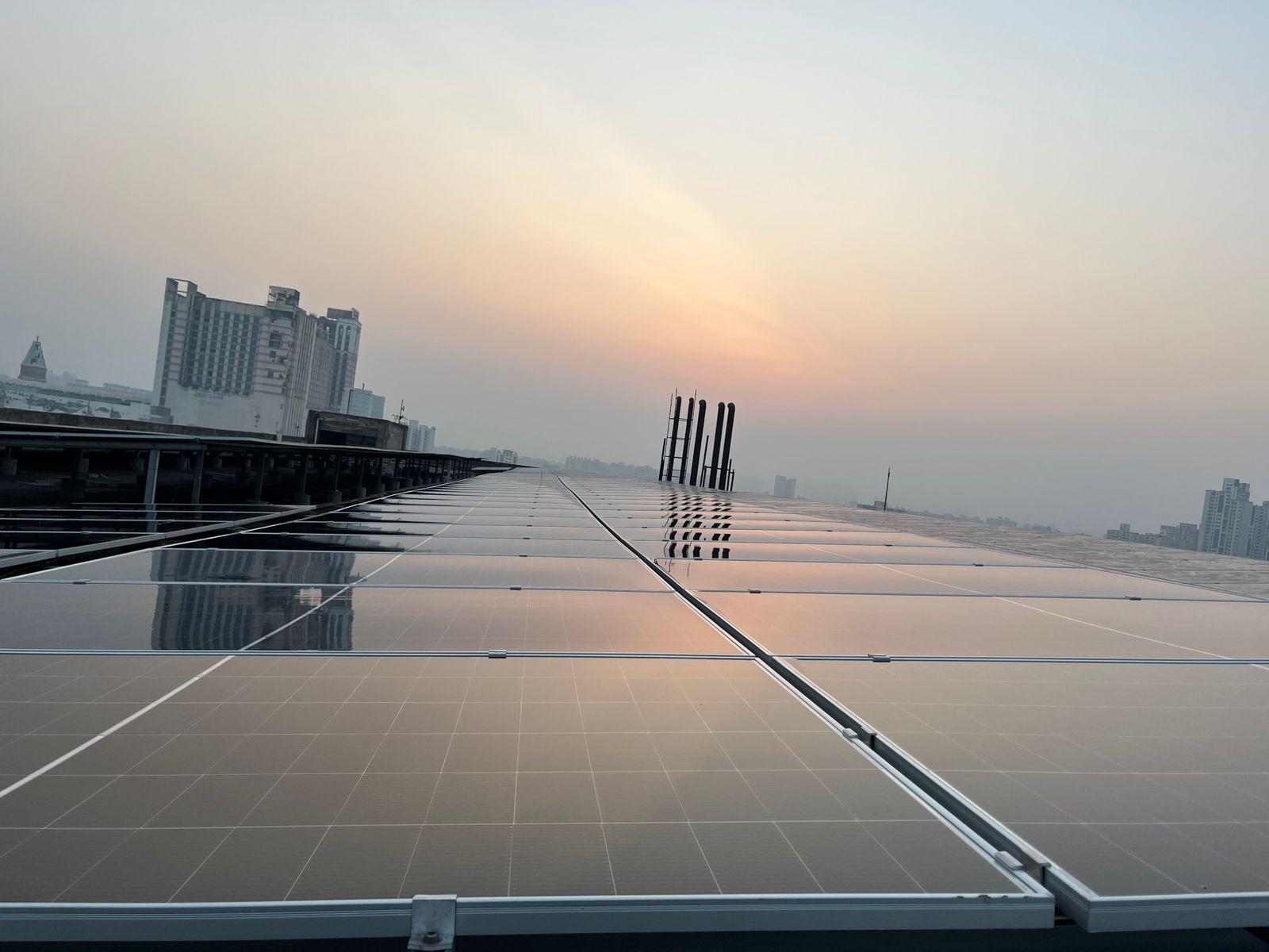 Maintenance & Cleaning of Rooftop Solar Panels in Delhi Pollution